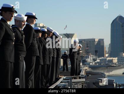 aircraft carrier, carrier air wing 14, CVW-14, deploy, joint task force exercises, man the rails, Marines, navy, Ronald Reagan Carrier Strike Group, Sailors, san diego, U.S. Central Command, U.S. Navy, underway, USS Ronald Reagan (CVN 76), western Pacific Ocean Stock Photo