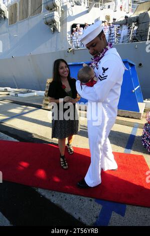 US Navy A Sailor from the guided-missile destroyer USS Hopper (DDG-70) greets his family for the first time since being underway.jpg Stock Photo