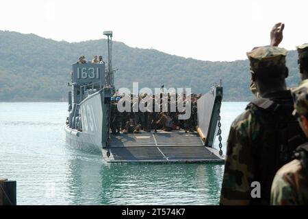 US Navy Landing Craft Utility (LCU) 1631 from Assault Craft (ACU) Unit 1 arrives in Sattahip, Thailand from the forward-deployed amphibious dock landing ship USS Tortuga (LSD 46) to offload Marines from the 3.jpg Stock Photo