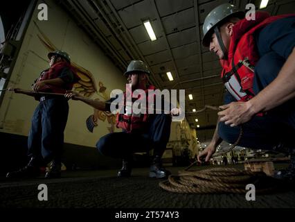 US Navy Line handlers take up slack on the mooring lines Stock Photo ...
