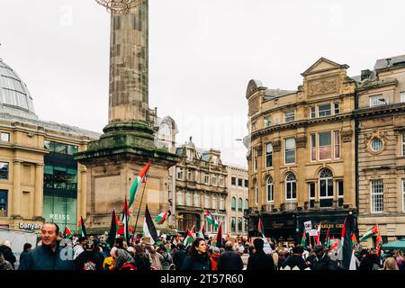 Newcastle Upon Tyne, England, UK - Oct 28 2023. Crowds hold pro-Palestine signs and wave flags at Gaza ceasefire march at Grey's Monument. Stock Photo