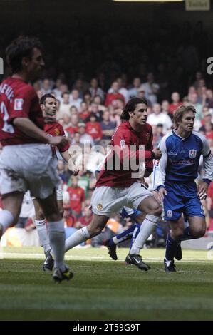 RUUD VAN NISTELROOY, FA CUP FINAL, 2004: Van Nistelrooy makes a sprint, FA Cup Final 2004, Manchester United v Millwall, May 22 2004. Man Utd won the final 3-0. Photograph: ROB WATKINS Stock Photo