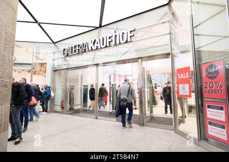 Cologne, Germany November 03 2023: pedestrian traffic at the entrance doors to galeria kaufhof in cologne Stock Photo