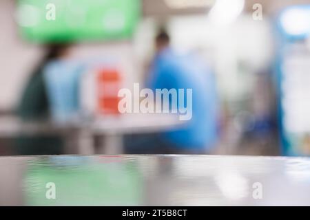 https://l450v.alamy.com/450v/2t5b8ct/shiny-table-cafeteria-2t5b8ct.jpg