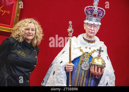 His Majesty the King, lifesize in all his sugar-coated glory at Cake International NEC Birmingham created by Emma Jayne Cake Designs. Stock Photo