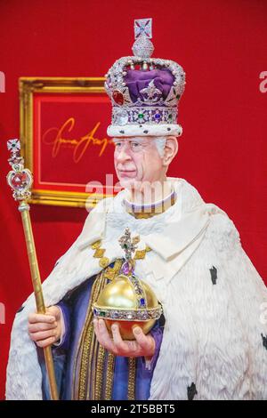 His Majesty the King, lifesize in all his sugar-coated glory at Cake International NEC Birmingham created by Emma Jayne Cake Designs. Stock Photo