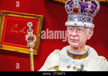 His Majesty the King, lifesize in all his sugar-coated glory at Cake International NEC Birmingham created by Emma Jayne Cake Designs. Stock Photo