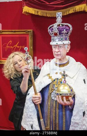 His Majesty the King, lifesize in all his sugar-coated glory at Cake International NEC Birmingham created by Emma Jayne Cake Designs. Stock Photo