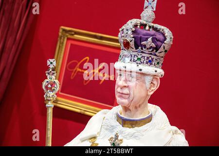 His Majesty the King, lifesize in all his sugar-coated glory at Cake International NEC Birmingham created by Emma Jayne Cake Designs. Stock Photo