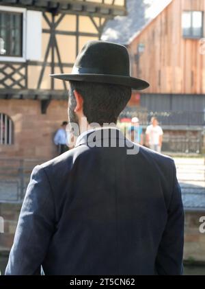 person dressed as a Jew with a black hat and thick black beard visiting the city Stock Photo