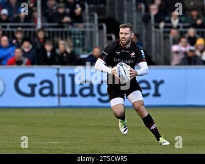 Barnet, United Kingdom. 04th Nov, 2023. Premiership Rugby. Saracens Men V Leicester Tigers. Stone X stadium. Barnet. Elliot Daly (Saracens) during the Saracens Men V Leicester Tigers Gallagher Premiership rugby match. Credit: Sport In Pictures/Alamy Live News Stock Photo