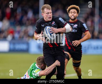 LONDON, UNITED KINGDOM. 04th, Nov 23. Nick Tompkins of Saracens is tackled during Saracens vs Leicester Tigers - Gallagher Premiership Rugby R2 at StoneX Stadium on Saturday, 04 November 2023. LONDON ENGLAND.  Credit: Taka G Wu/Alamy Live News Stock Photo