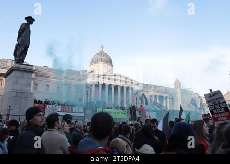 London, United Kingdom. 4th November, 2023. Pro-Palestinian protesters demand a cease-fire in Gaza, during a rally in Trafalgar Square. Marta Montana Gomez/Alamy Live News Stock Photo