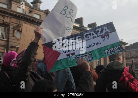 Israel-Palestine Cease Fire Demonstration, Grey's Monument, Newcastle upon Tyne, The situation in Israel and Palestine is actively evolving, as are the needs of civilians in the region. Terrorist group Hamas launched a terror attack on Israel on Oct. 7th that killed more than 1,200 people. Newcastle upon Tyne, UK, November 4th, 2023, Credit: DEW/Alamy Live News Stock Photo