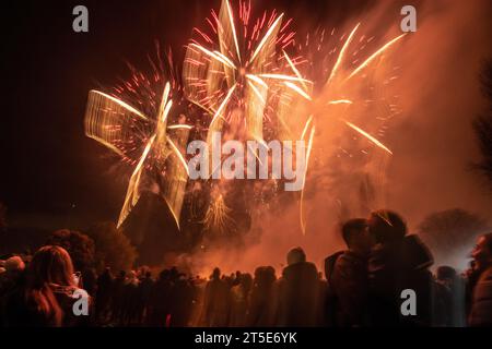 Wallingford, UK. Saturday 4th November 2023. Crowds watch the Wallingford 1155 Bonfire & Fireworks night at the Kinecroft, Wallingford's annual firework's display put on by 1155, a charity organisation founded in 2008 to continue the Round Table in and around the town. Credit: Lu Parrott/Ģ����ý Live News Stock Photo