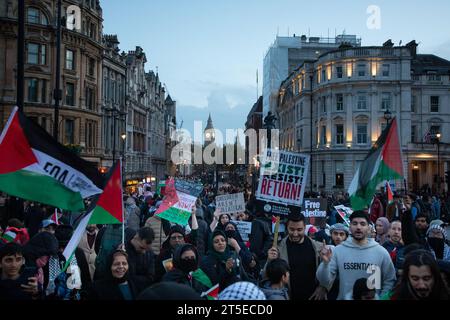 London, UK. 4th Nov, 2023. Thousands have gathered in Trafalgar Square calling for a ceasefire in Gaza following the latest outbreak of violence between Hamas and Israel. Credit: Kiki Streitberger/Alamy Live News Stock Photo