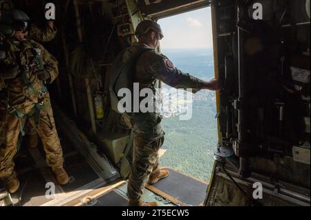 Static Line Jumpmaster Command Screening Checklist A Detachment 1, 1ST Special Operations Wing UH-1N Iroquois helicopter ...