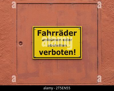 Fahrräder abstellen verboten (no bicycle parking) sign on an exterior wall. German law and order on a property. Warning that parking is unauthorized. Stock Photo