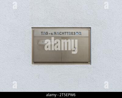 Tag und Nachttresor (night depository) in the building exterior of a bank in Germany. The solid feature allows account holders to deposit money. Stock Photo