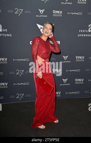 Tamara Graefin von Nayhauss bei der Ankunft Operngala zugunsten der Deutschen AIDS-Stiftungin Berlin 04.11. 2023 *** Tamara Graefin von Nayhauss at the arrival opera gala for the benefit of the German AIDS Foundation in Berlin 04 11 2023 Credit: Imago/Alamy Live News Stock Photo