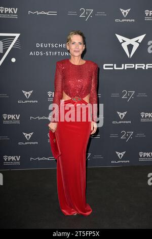 Tamara Graefin von Nayhauss bei der Ankunft Operngala zugunsten der Deutschen AIDS-Stiftungin Berlin 04.11. 2023 *** Tamara Graefin von Nayhauss at the arrival opera gala for the benefit of the German AIDS Foundation in Berlin 04 11 2023 Credit: Imago/Alamy Live News Stock Photo