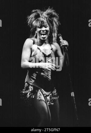 RECORD DATE NOT STATED Die amerikanische Sängerin Tina Turner bei einem Auftritt in der Schleyerhalle Stuttgart in den 1980er Jahren Credit: Imago/Alamy Live News Stock Photo