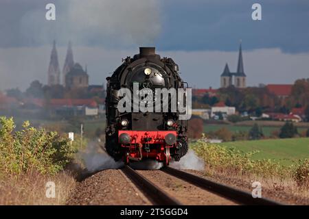 Blankenburg, Germany. 05th Nov, 2023. A class 95027 steam locomotive coming from Halberstadt in the direction of Blankenburg. The special trip of steam locomotive 95 027 took place on the 100th birthday of the steam locomotive. The Rübelandbahn working group had the historic steam locomotive run from Blankenburg to Halberstadt on two days. Credit: Matthias Bein/dpa/Alamy Live News Stock Photo