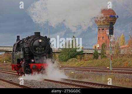 Blankenburg, Germany. 05th Nov, 2023. A class 95027 steam locomotive shunts at Halberstadt station. The special trip of steam locomotive 95 027 was organized for the 100th birthday of the steam locomotive. The Rübelandbahn working group had the historic steam locomotive run from Blankenburg to Halberstadt on two days. Credit: Matthias Bein/dpa/Alamy Live News Stock Photo