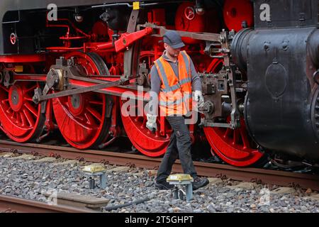 Blankenburg, Germany. 05th Nov, 2023. A class 95027 steam locomotive stands in Halberstadt station and is being checked after a special trip. The special trip of steam locomotive 95 027 took place on the 100th birthday of the steam locomotive. The Rübelandbahn working group had the historic steam locomotive run from Blankenburg to Halberstadt on two days. Credit: Matthias Bein/dpa/Alamy Live News Stock Photo