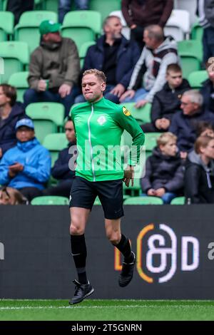 Groningen, Netherlands. 05th Nov, 2023. GRONINGEN, NETHERLANDS - NOVEMBER 5: referee Alex Bos warms up during the Dutch Keuken Kampioen Divisie match between FC Groningen and FC Dordrecht at Euroborg on November 5, 2023 in Groningen, Netherlands (Photo by Pieter van der Woude/ Orange Pictures) Credit: Orange Pics BV/Alamy Live News Stock Photo