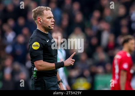 Groningen, Netherlands. 05th Nov, 2023. GRONINGEN, NETHERLANDS - NOVEMBER 5: referee Alex Bos reacts during the Dutch Keuken Kampioen Divisie match between FC Groningen and FC Dordrecht at Euroborg on November 5, 2023 in Groningen, Netherlands (Photo by Pieter van der Woude/ Orange Pictures) Credit: Orange Pics BV/Alamy Live News Stock Photo