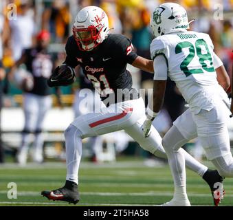 November 4, 2023: Houston running back Stacy Sneed (21) carries the ball during a Big 12 college football game between the Baylor Bears and the Houston Cougars on November 4, 2023 in Waco, Texas. Houston won, 25-24, in overtime. (Credit Image: © Scott Coleman/ZUMA Press Wire) EDITORIAL USAGE ONLY! Not for Commercial USAGE! Stock Photo