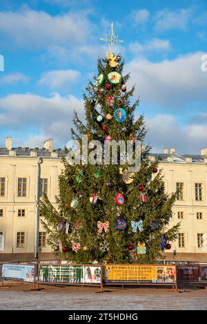 GATCHINA, RUSSIA - DECEMBER 25, 2022: Christmas tree close-up. Gatchina, Russia Stock Photo