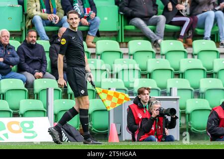 Groningen, Netherlands. 05th Nov, 2023. GRONINGEN, NETHERLANDS - NOVEMBER 5: assistant referee Erik Koopman reacts during the Dutch Keuken Kampioen Divisie match between FC Groningen and FC Dordrecht at Euroborg on November 5, 2023 in Groningen, Netherlands (Photo by Pieter van der Woude/ Orange Pictures) Credit: Orange Pics BV/Alamy Live News Stock Photo