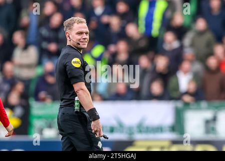 Groningen, Netherlands. 05th Nov, 2023. GRONINGEN, NETHERLANDS - NOVEMBER 5: referee Alex Bos looks on during the Dutch Keuken Kampioen Divisie match between FC Groningen and FC Dordrecht at Euroborg on November 5, 2023 in Groningen, Netherlands (Photo by Pieter van der Woude/ Orange Pictures) Credit: Orange Pics BV/Alamy Live News Stock Photo