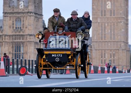 London, UK. 5th November, 2023. The annual RM Sotherbys London to Brighton Veteran Car Run crosses Westminster Bridge. Now in its 127th year, almost 400 cars, joined by some veteran motorcycles and cyclists made their way from Hyde Park to Madeira Drive in Brighton, commemorating the Emanicipation Run which took place after the speed limit of vehicles was increased to 14mph under the Locomotives of the Highways Act. Credit: Eleventh Hour Photography/Alamy Live News Stock Photo