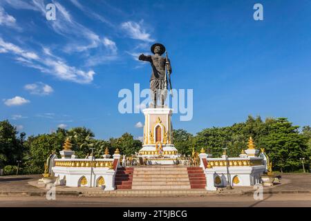 King Anouvong Statue, Chao Anouvong Park, riverfront road of Mekong, Vientiane, Laos, Southeast Asia, Asia Stock Photo