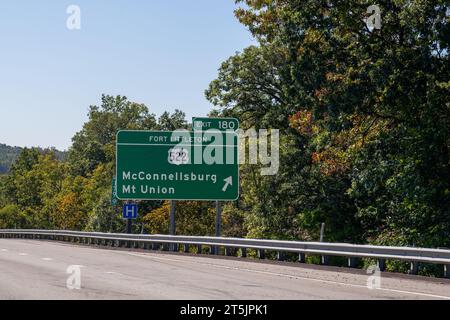 sign for Exit 180 on the Pennsylvania Turnpike in Fort Littleton for US 522 toward McConnellsburg and Mt Union Stock Photo