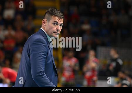 AGSM Forum, Verona, Italy, March 12, 2022, Gianlorenzo Blengini - Head  Coach - Cucine Lube Civitanova during an time-out during Verona Volley vs  Cucine Lube Civitanova - Volleyball Italian Serie A Men