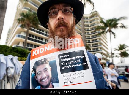 Surfside, Florida, USA. 5th Nov, 2023. A man holds a poster of Israeli American, Hersh Goldberg Polin, who was kidnapped by Hamas. Surfside, Florida on November 5, 2023. Loving Moms called for the immediate release of 240 Israelis taken hostage by Hamas during the October 7th massacre in Israel. Hamas killed over 1300 Israeli civilians in the attacks. (Credit Image: © Ronen Tivony/ZUMA Press Wire) EDITORIAL USAGE ONLY! Not for Commercial USAGE! Stock Photo