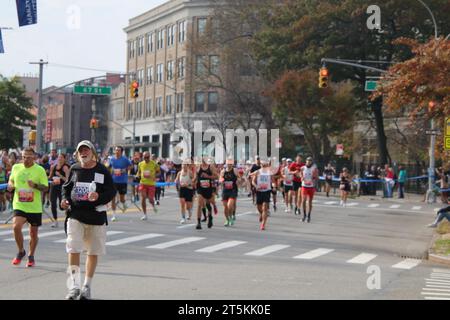 4th Ave and Senator St in Bayridge, Brooklyn, NY 11220 USA. Nov 5, 2023. Under cool, partially-cloudy skies, over 50,000 Runners tackled the 26 mile 2023 New York Marathon across five boroughs, pursuing a generally relaxed and partiful race on a mild autumn day. Credit: ©Julia Mineeva/EGBN TV News/Alamy Live News Stock Photo