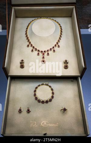 Turnov, Czech Republic. 06th Nov, 2023. Start of exhibition of luxurious set of garnet jewellery made on occasion of 70th anniversary of company Granat Turnov, to last until Dec 10 in Museum of Bohemian Paradise in Turnov, Czech Republic, November 6, 2023. Credit: Radek Petrasek/CTK Photo/Alamy Live News Stock Photo