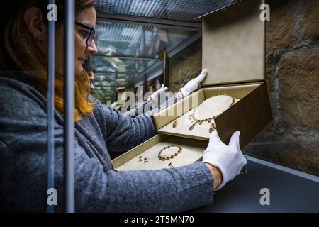 Turnov, Czech Republic. 06th Nov, 2023. Start of exhibition of luxurious set of garnet jewellery made on occasion of 70th anniversary of company Granat Turnov, to last until Dec 10 in Museum of Bohemian Paradise in Turnov, Czech Republic, November 6, 2023. Credit: Radek Petrasek/CTK Photo/Alamy Live News Stock Photo