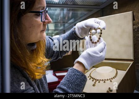 Turnov, Czech Republic. 06th Nov, 2023. Start of exhibition of luxurious set of garnet jewellery made on occasion of 70th anniversary of company Granat Turnov, to last until Dec 10 in Museum of Bohemian Paradise in Turnov, Czech Republic, November 6, 2023. Credit: Radek Petrasek/CTK Photo/Alamy Live News Stock Photo