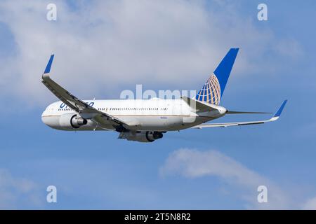 American Airlines Boeing 767-322ER, registration N652UA flying out of London Heathrow LHR in perfect conditions on a September autumn afternoon Stock Photo