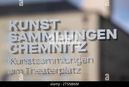 Chemnitz, Germany. 06th Nov, 2023. Kunstsammlungen Chemnitz is written on the entrance door to the museum on Theaterplatz in Chemnitz. The city has now introduced the new general director of the art collections. The future head of the art collections wants to break down barriers to the museum and appeal to younger generations. Credit: Hendrik Schmidt/dpa/Alamy Live News Stock Photo