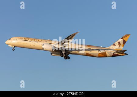 Etihad Airways Boeing 787-10 Dreamliner, registration A6-BMG cruising out of a sunny London Heathrow airport on an autumn evening at golden hour Stock Photo