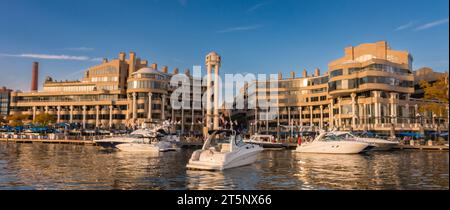 WASHINGTON, DC, USA - The Washington Harbour on the Potomac River in Georgetown. Stock Photo