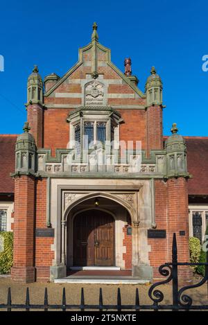 The Bournville Almshouses in Bournville, Birmingham were built by Richard Cadbury in 1898 for the benefit of Cadbury workers Stock Photo