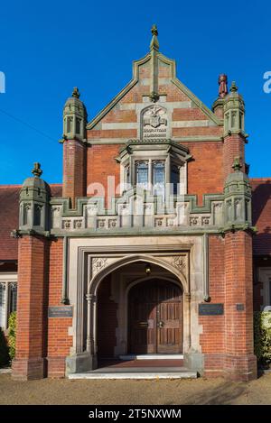 The Bournville Almshouses in Bournville, Birmingham were built by Richard Cadbury in 1898 for the benefit of Cadbury workers Stock Photo